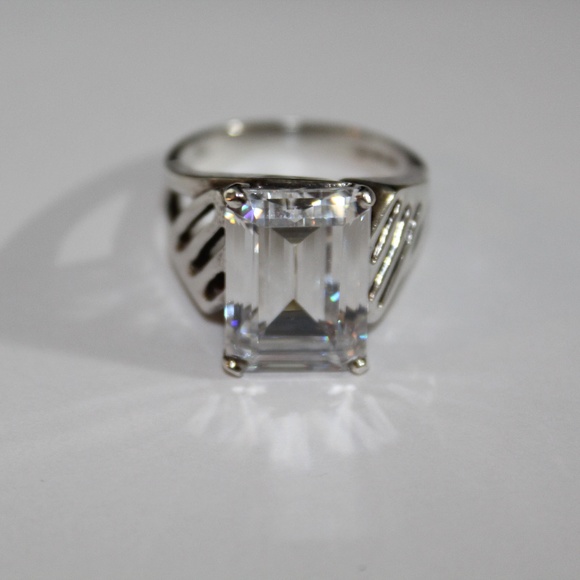 Jewelry - Sterling silver ring clear stone sz.7